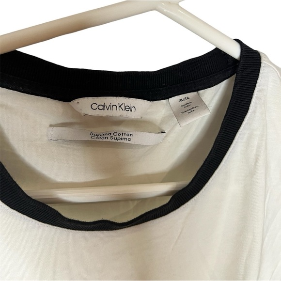 Calvin Klein T-shirt - Picture 3 of 3